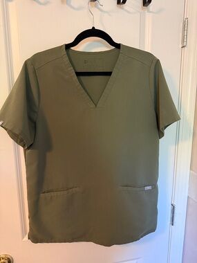 Figs Casma three pocket scrub top